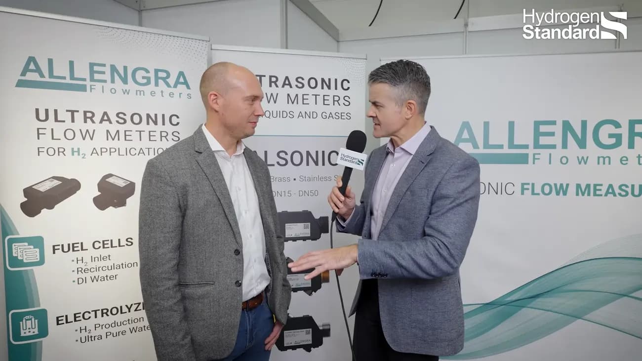 Jan Wessels from Allengra Flowmeters being interviewed on hydrogen flow measurement technology at an industry event, discussing ultrasonic flow meters for hydrogen, fuel cells, and electrolyzers with Hydrogen Standard for a YouTube video.