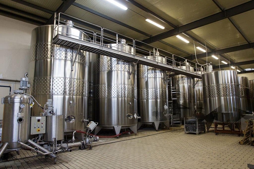 Sensori di portata volumetrica a ultrasuoni igienici e precisi per i processi di produzione nell'industria alimentare.